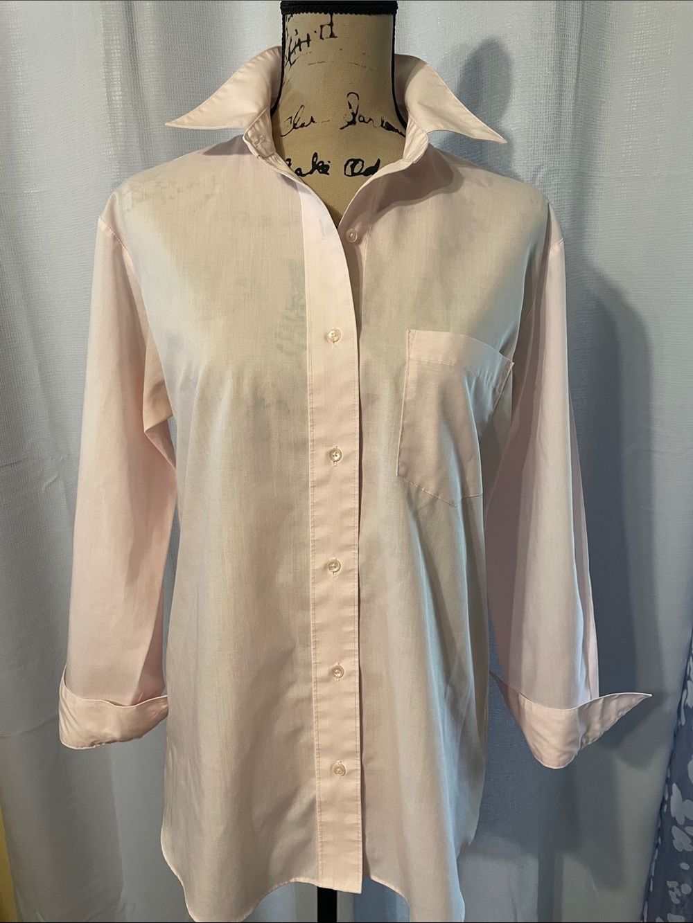 Women’s Size 6 Foxcroft, Wrinkle Free Classic Light Pink Button-Up Shirt